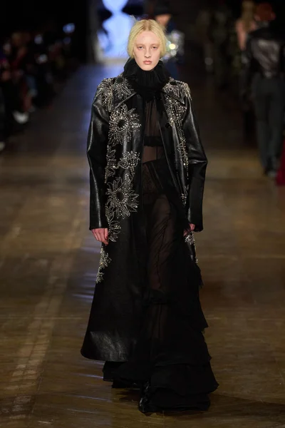 Look 43